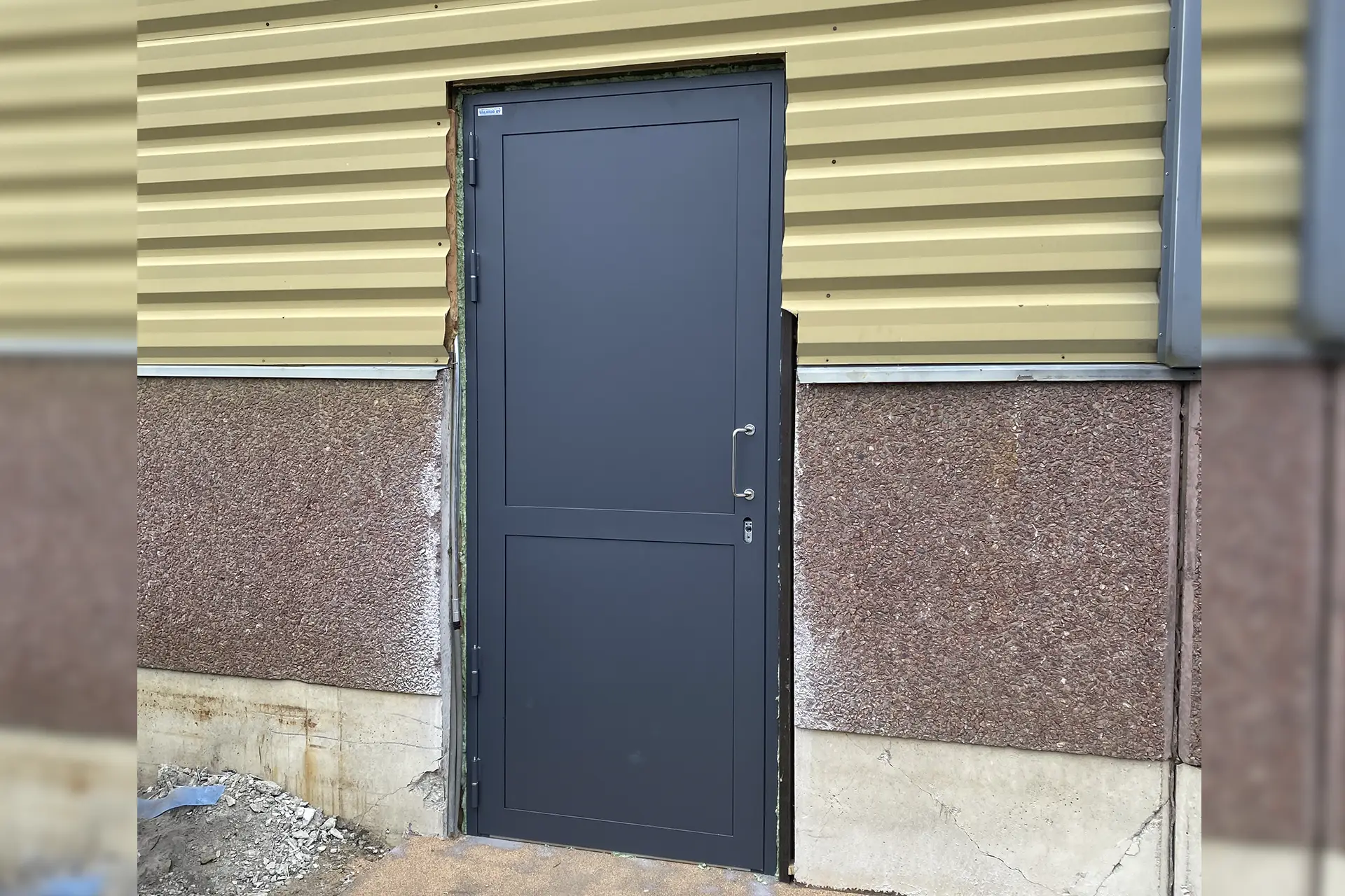 Turvaovet mittatilaustyönä